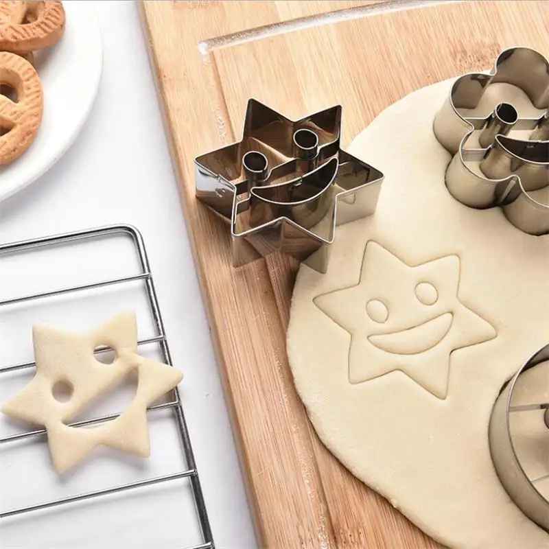 biscuit en forme étoile fait avec emporte piece