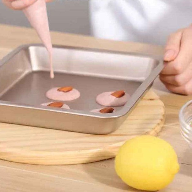 biscuit préparé avec moule a gateau carré