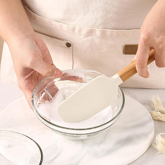 blanc oeuf avec spatule