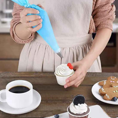 décorer cupcake avec poche à douille