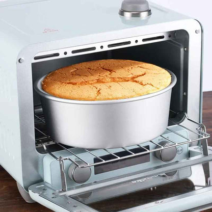 gâteau bien doré dans moule à manqué
