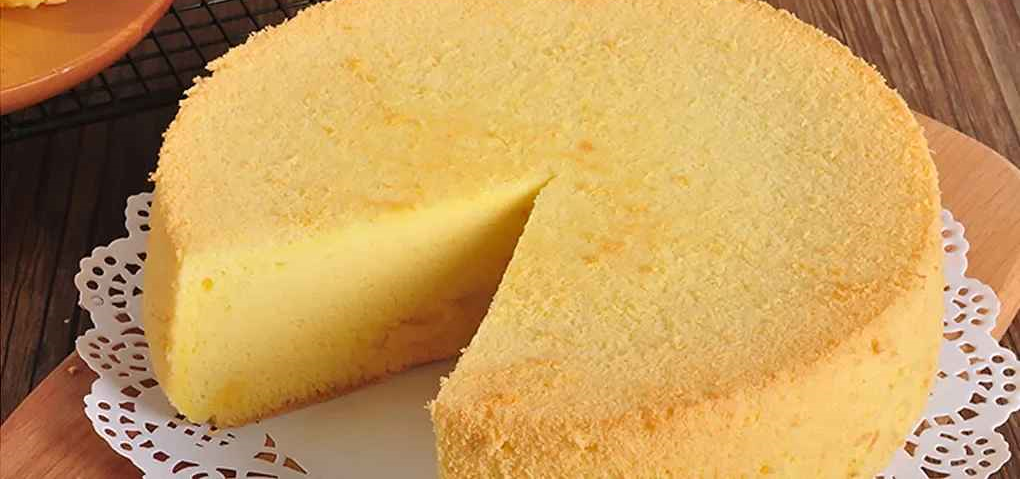 gâteau préparé dans moule à manqué