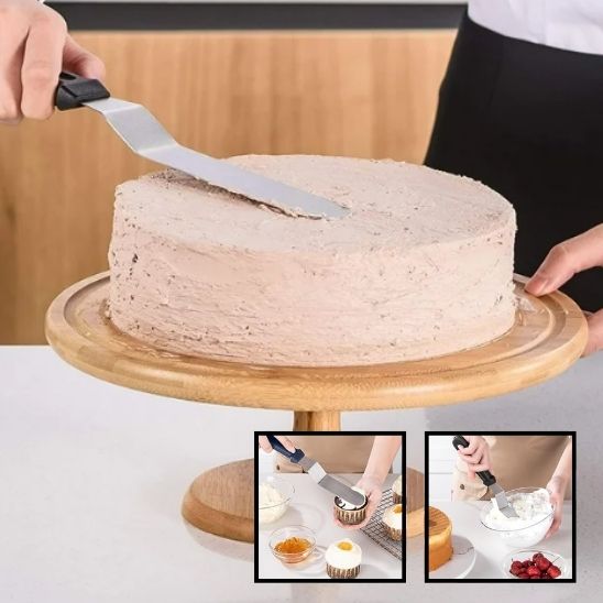 glaçage gateau au fraises avec spatule coudée