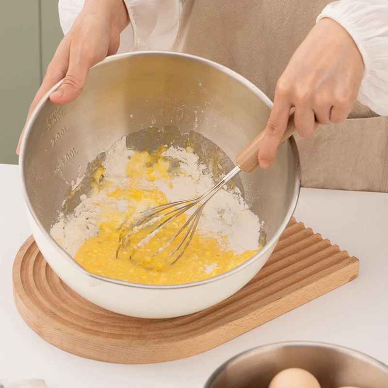 madame mélange gâteau dans cul de poule