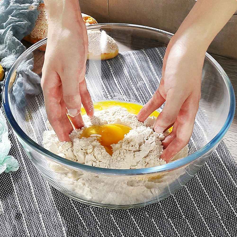 madame mélange gâteau dans-cul-de-poule