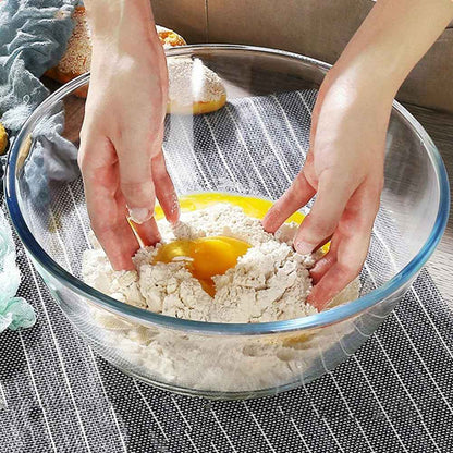 madame mélange gâteau dans-cul-de-poule