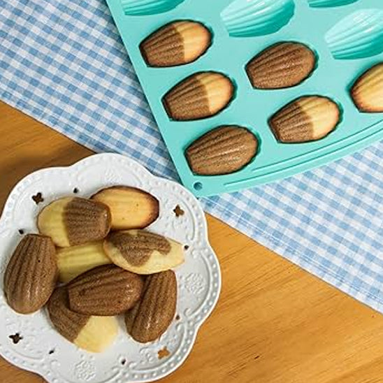 madeleines aux chocolats dans moule a madeleine