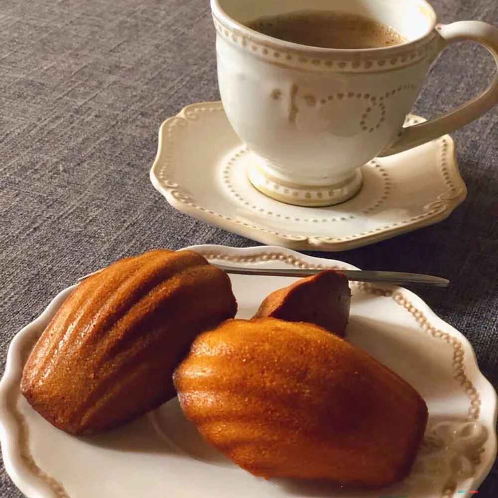 madeleines dorés préparé avec moule a madeleine