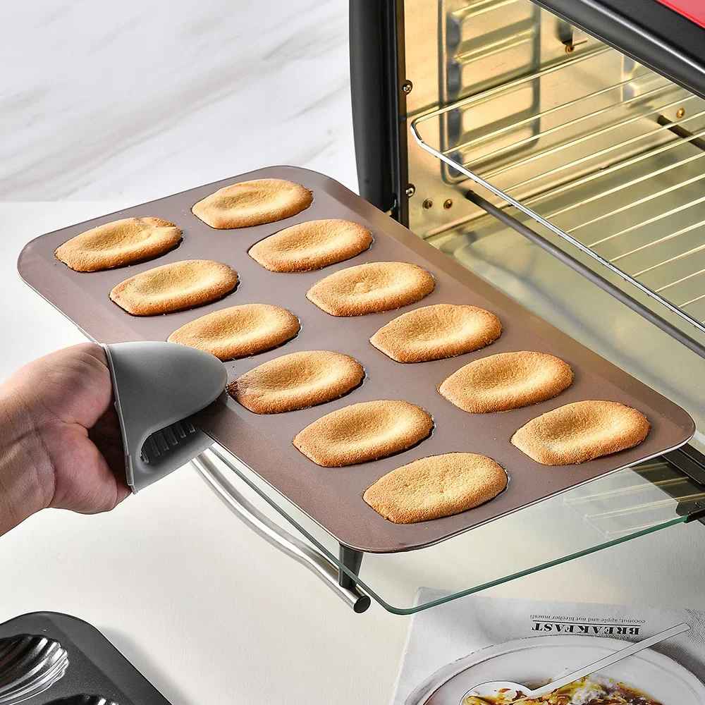 madeleines sorties four dans moule a madeleine