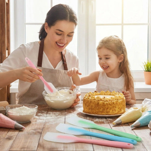 maman prépare crème avec spatule en silicone
