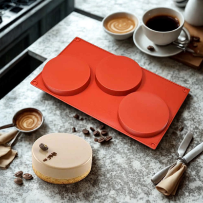 moule à gateau en silicone sur table