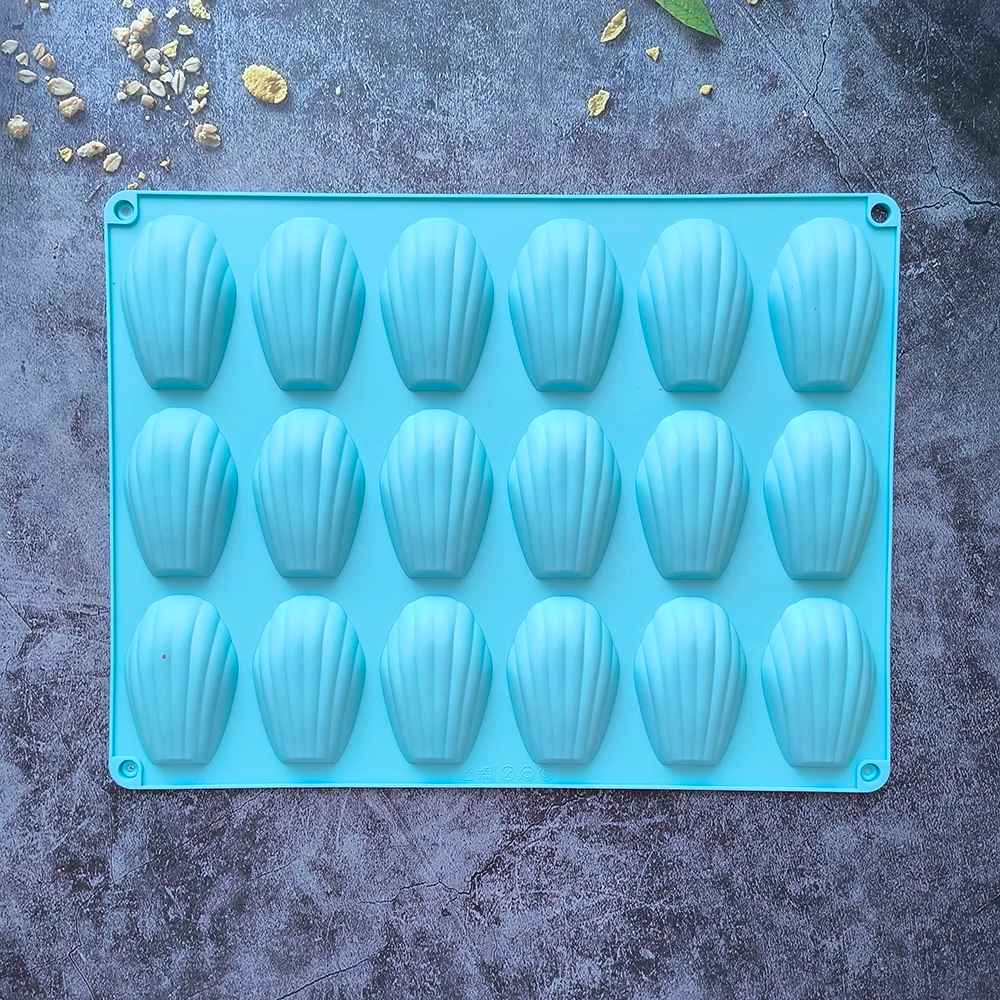 moule a madeleine bleu