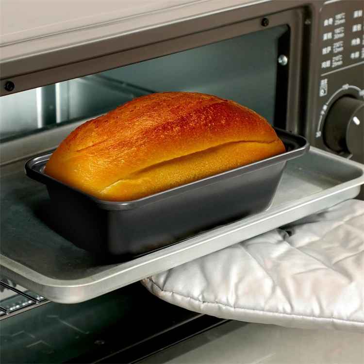 pain rectangulaire dore avec moule a gateau