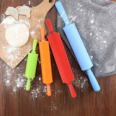 rouleau patisserie plusieurs couleurs sur table